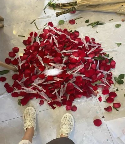 花艺：自然形态的解构与重塑